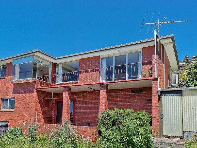 23 Broadwaters Parade, Sandy Bay TAS 7005