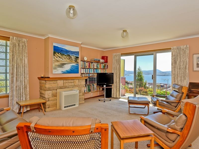23 Broadwaters Parade, Sandy Bay TAS 7005