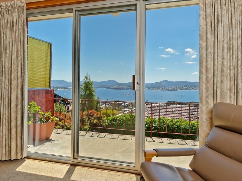 23 Broadwaters Parade, Sandy Bay TAS 7005