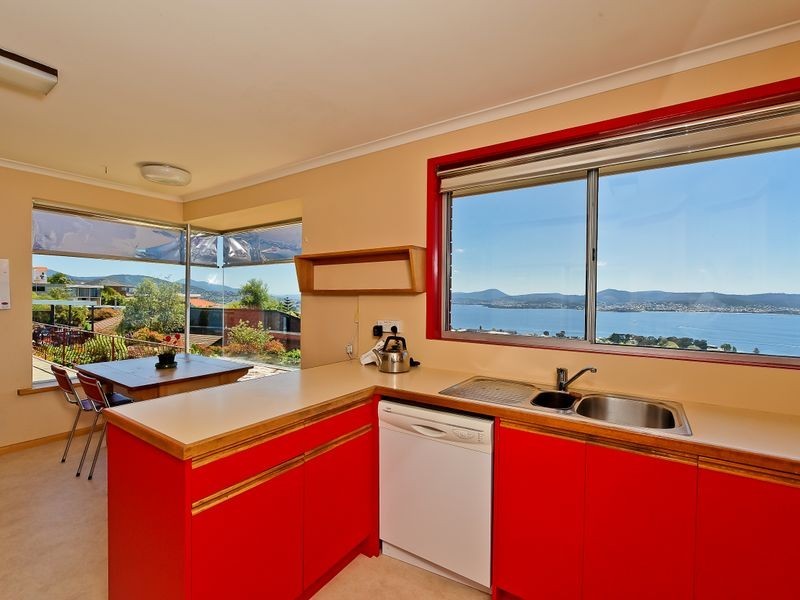 23 Broadwaters Parade, Sandy Bay TAS 7005