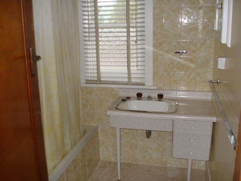 4 Rowitta Road, Lindisfarne TAS 7015