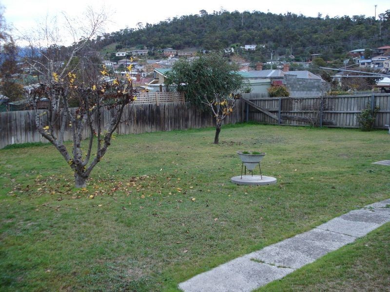 4 Rowitta Road, Lindisfarne TAS 7015