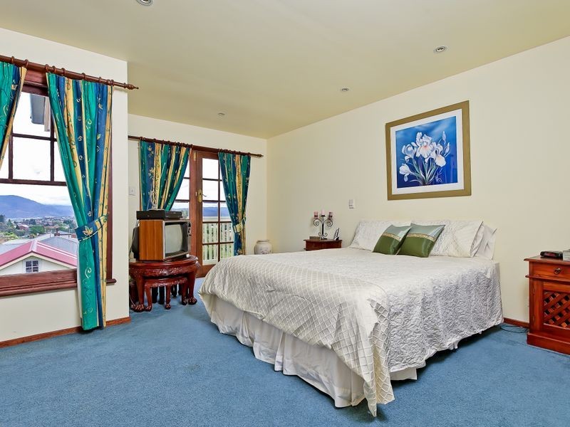 10 Baker Street, New Town TAS 7008