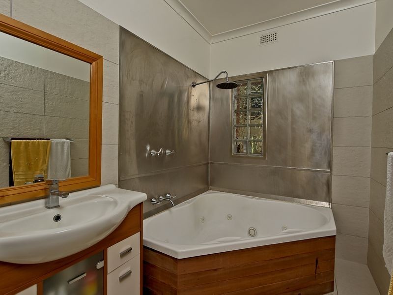 154 Augusta Road, Lenah Valley TAS 7008