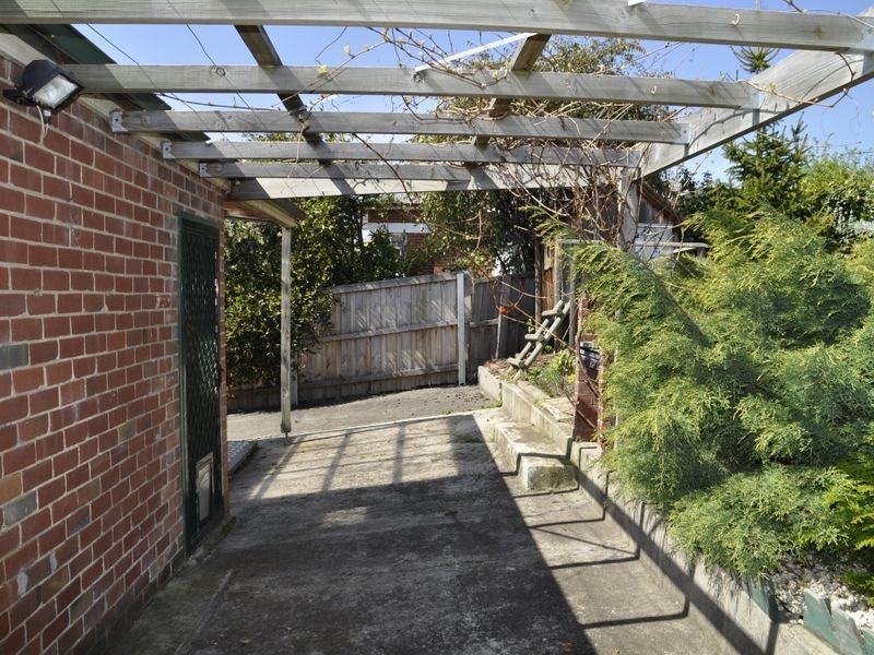 152 Augusta Road, Lenah Valley TAS 7008