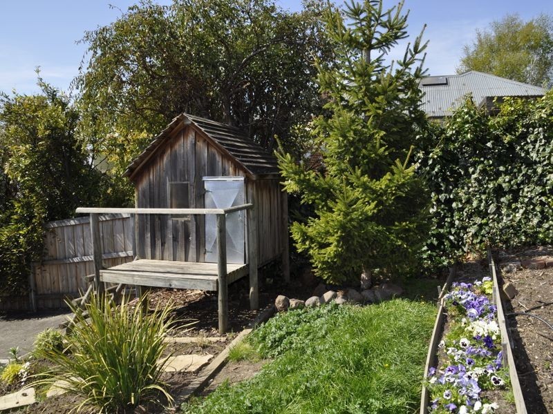 152 Augusta Road, Lenah Valley TAS 7008