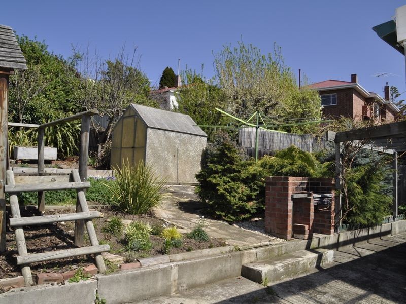 152 Augusta Road, Lenah Valley TAS 7008