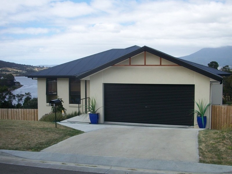 45 Clives Avenue, Old Beach TAS 7017