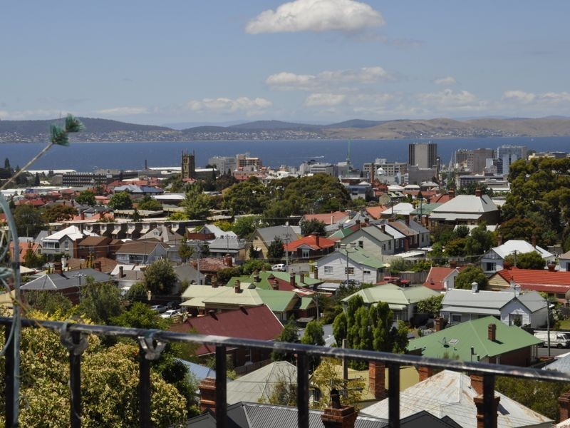 8/6 Una Street, Mount Stuart TAS 7000