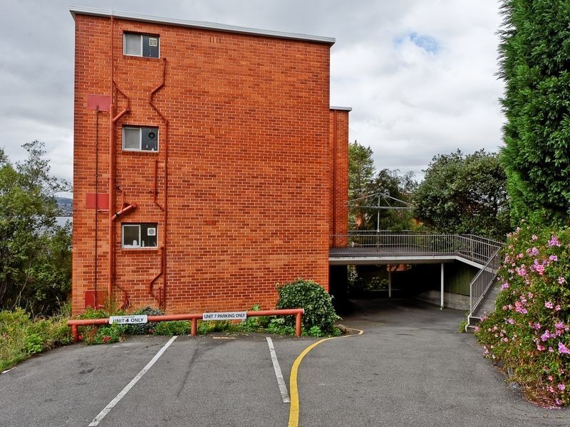 8/9 Clarke Avenue – Secheron Manor, Battery Point TAS 7004