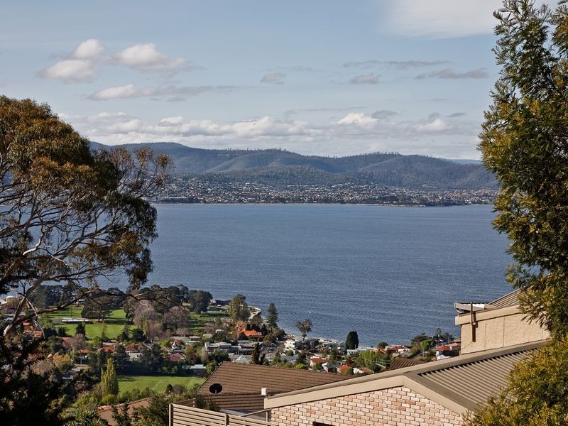 28 Nicholas Drive, Sandy Bay TAS 7005