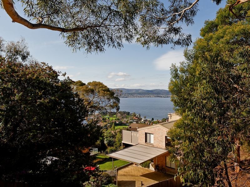 28 Nicholas Drive, Sandy Bay TAS 7005