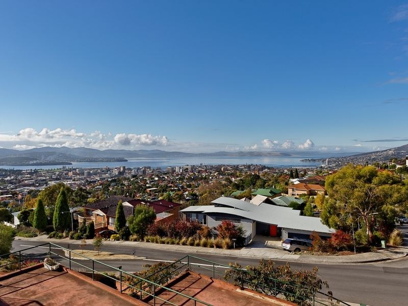 2/5 Fielding Drive, West Hobart TAS 7000