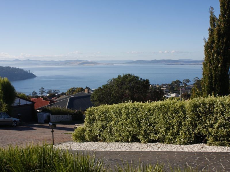 12 Donohoe Gardens, Kingston Beach TAS 7050