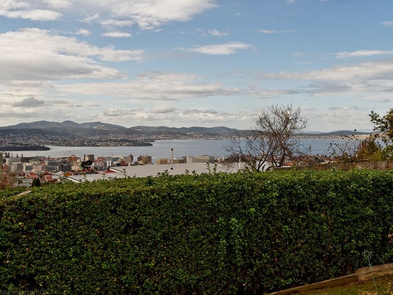 2/10 Shannuk Drive, West Hobart TAS 7000
