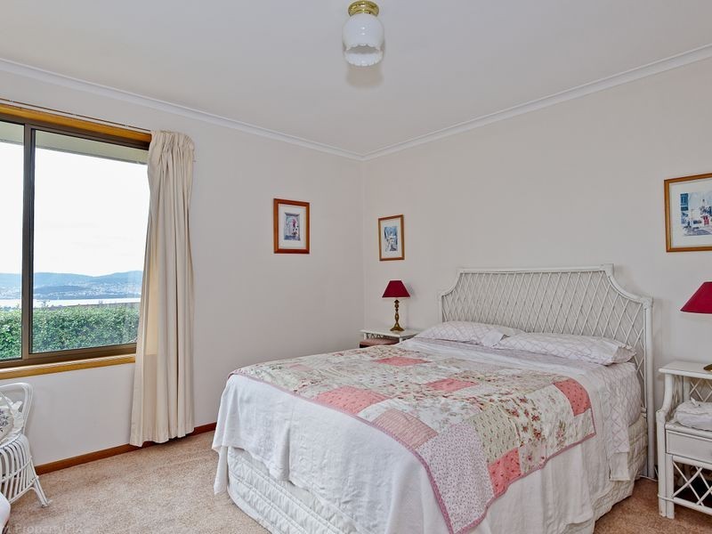2/10 Shannuk Drive, West Hobart TAS 7000