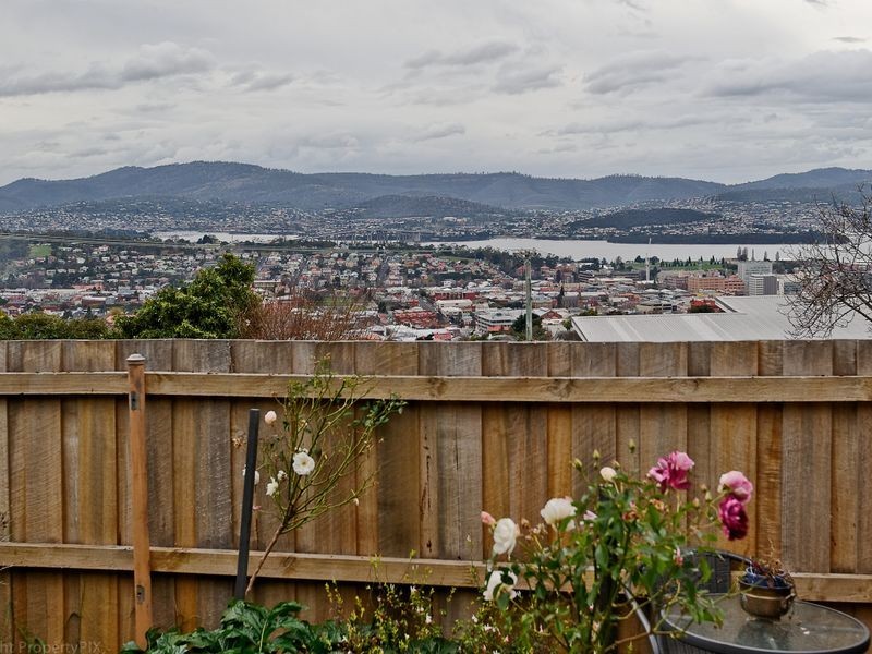 2/10 Shannuk Drive, West Hobart TAS 7000