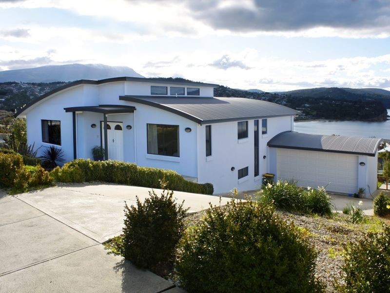 6 Steen Court, Blackmans Bay TAS 7052