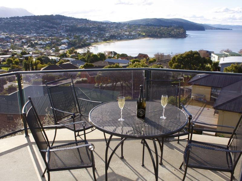 6 Steen Court, Blackmans Bay TAS 7052