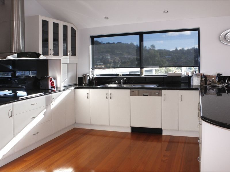 6 Steen Court, Blackmans Bay TAS 7052