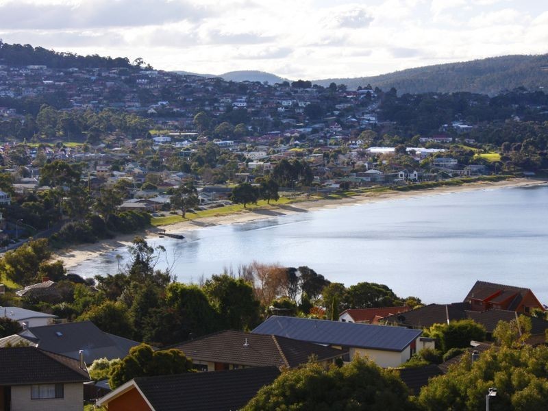 6 Steen Court, Blackmans Bay TAS 7052