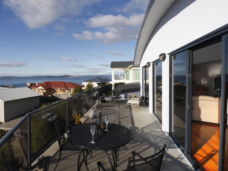 6 Steen Court, Blackmans Bay TAS 7052