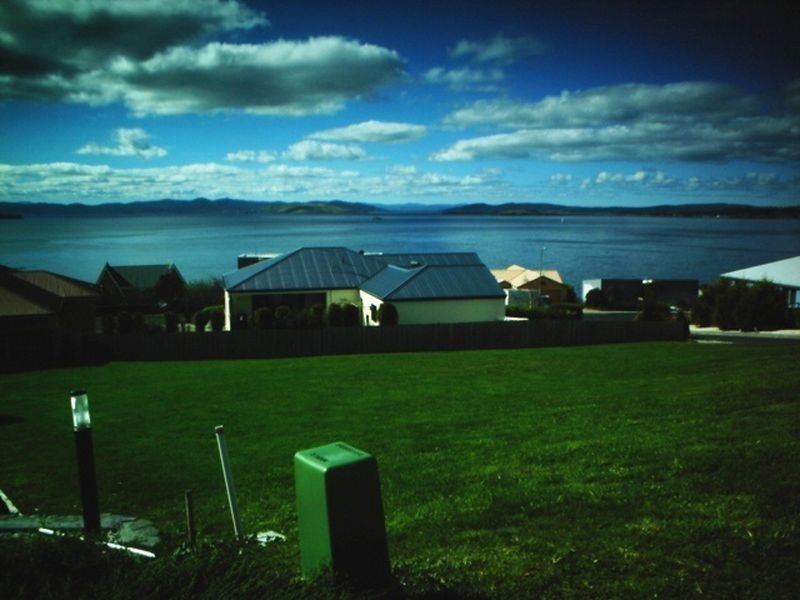 2 Steen Court, Blackmans Bay TAS 7052