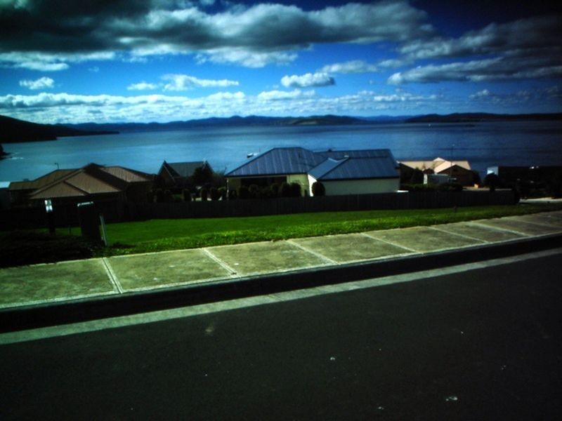 2 Steen Court, Blackmans Bay TAS 7052