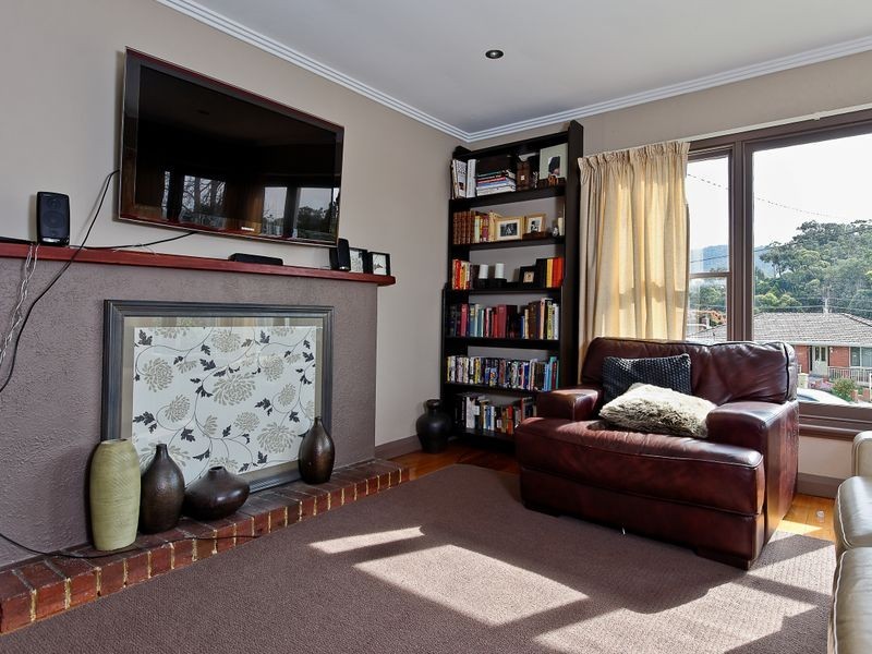 9 Russell Road, Claremont TAS 7011