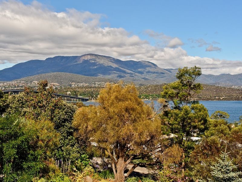 72 Kaoota Road, Rose Bay TAS 7015