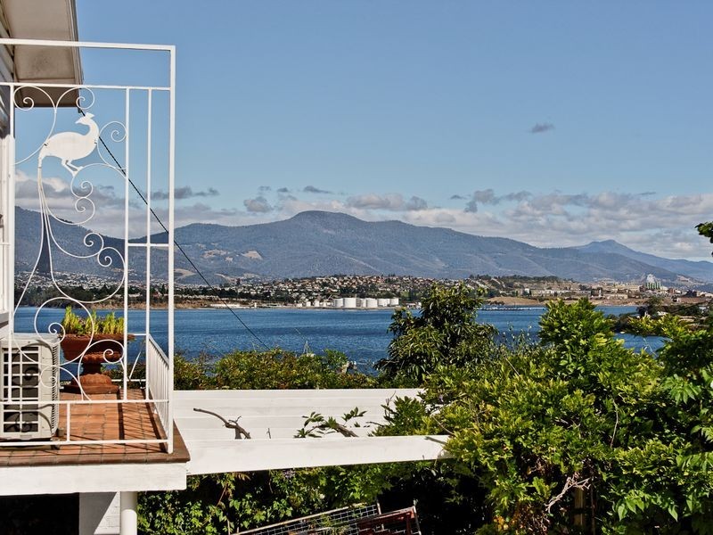 72 Kaoota Road, Rose Bay TAS 7015