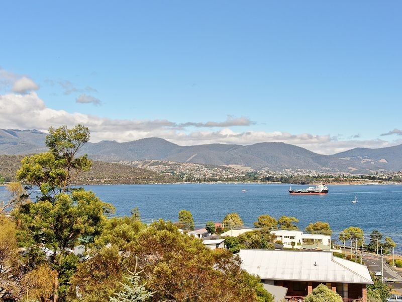 72 Kaoota Road, Rose Bay TAS 7015
