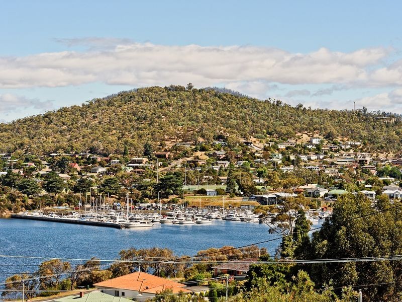 72 Kaoota Road, Rose Bay TAS 7015