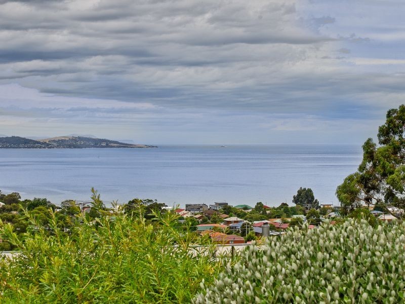 1/32 Pearl Place, Blackmans Bay TAS 7052
