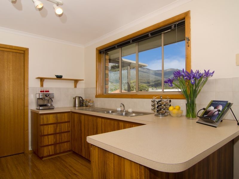 25 Cuthbertson Place, Lenah Valley TAS 7008