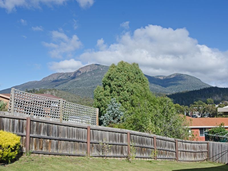 25 Cuthbertson Place, Lenah Valley TAS 7008
