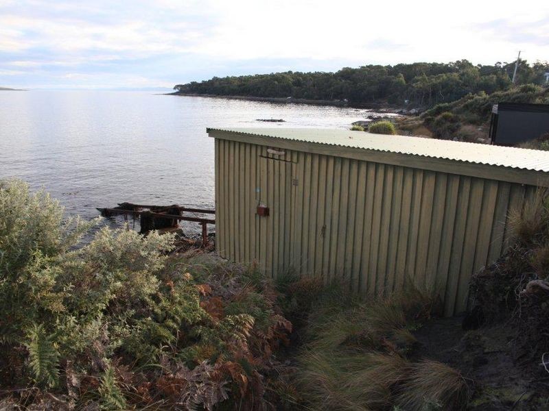 White Beach TAS 7184