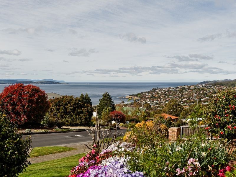 8 Timbertop Drive, Blackmans Bay TAS 7052