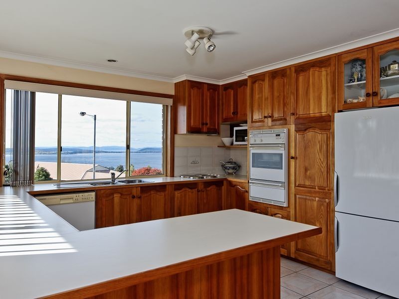 8 Timbertop Drive, Blackmans Bay TAS 7052