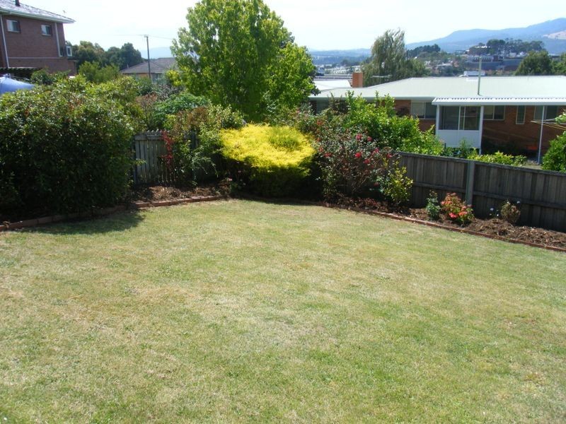 2/4 Parremore Street, Rosetta TAS 7010