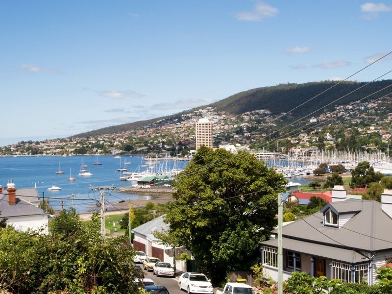 2/15 Bath Street, Battery Point TAS 7004