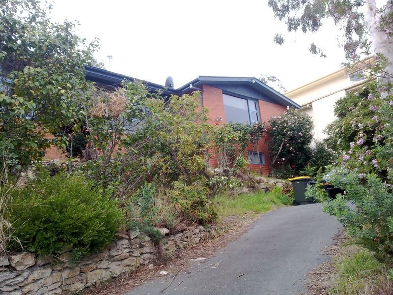 130 Derwent Avenue, Lindisfarne TAS 7015