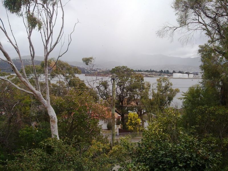 130 Derwent Avenue, Lindisfarne TAS 7015