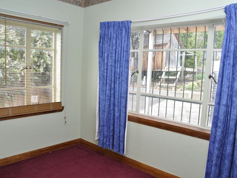 152 Augusta Road, Lenah Valley TAS 7008