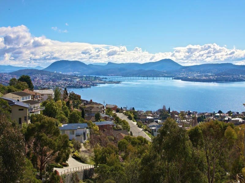 20 Date Court, Sandy Bay TAS 7005