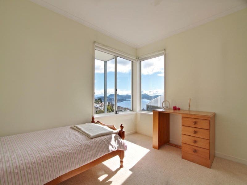20 Date Court, Sandy Bay TAS 7005