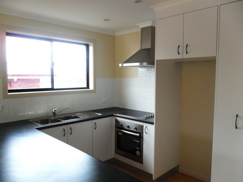 1/33 Queens Parade, Kingston TAS 7050