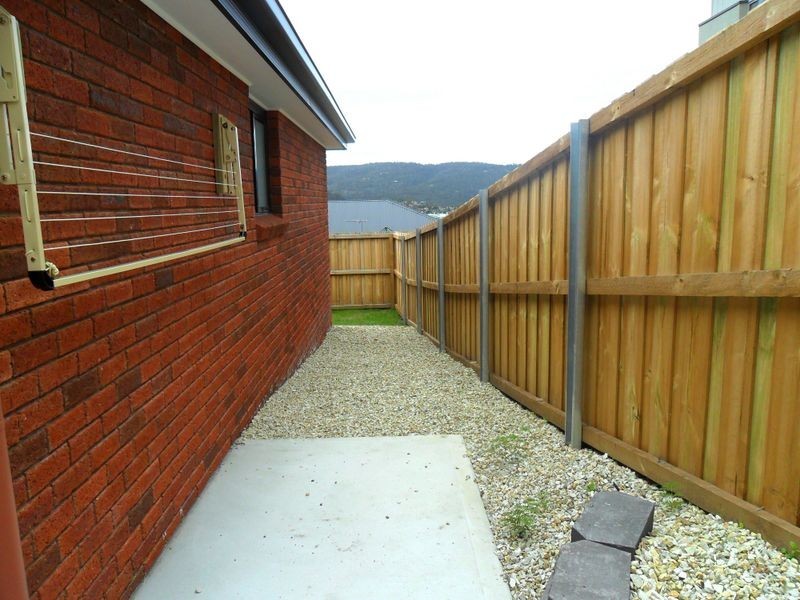 1/33 Queens Parade, Kingston TAS 7050