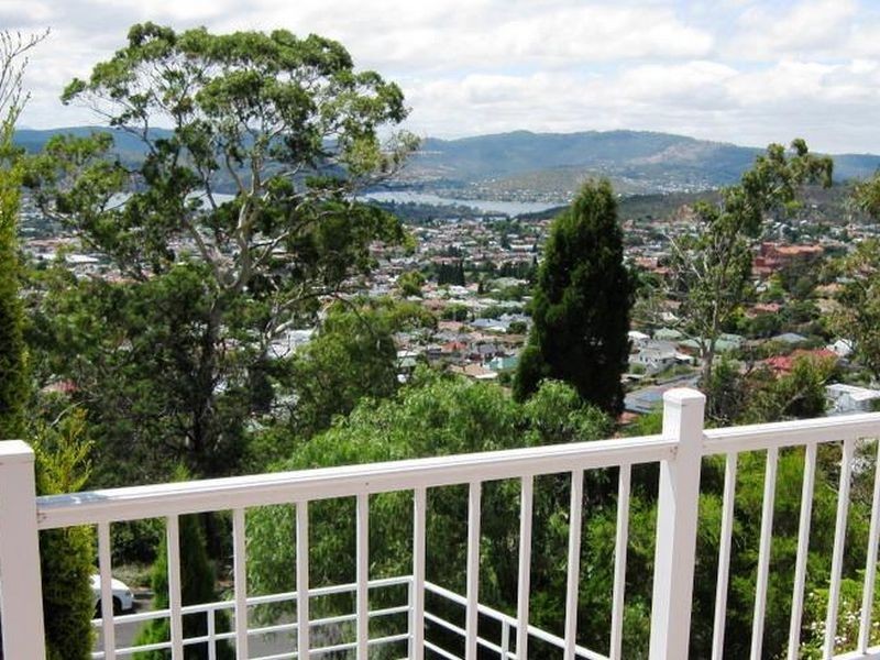 18 Jabez Crescent, Lenah Valley TAS 7008