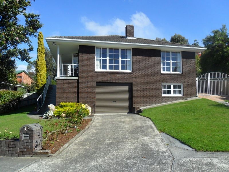 11 Amberley Court, Blackmans Bay TAS 7052